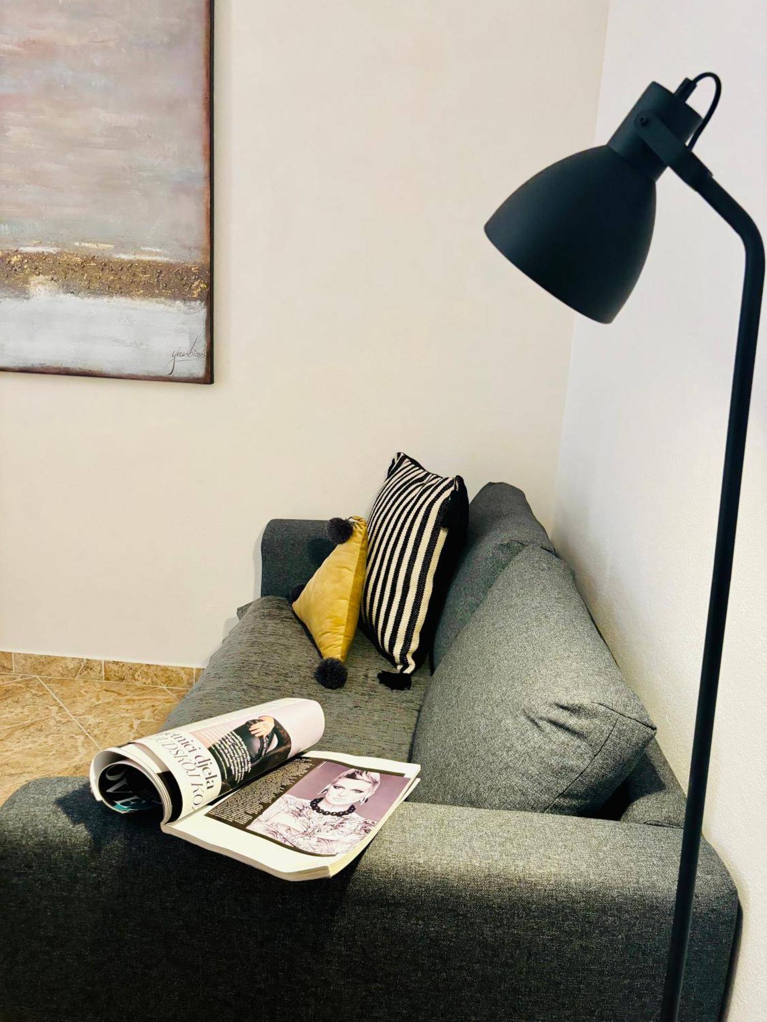 Apartments Sunny Elza Хвар Екстериор снимка