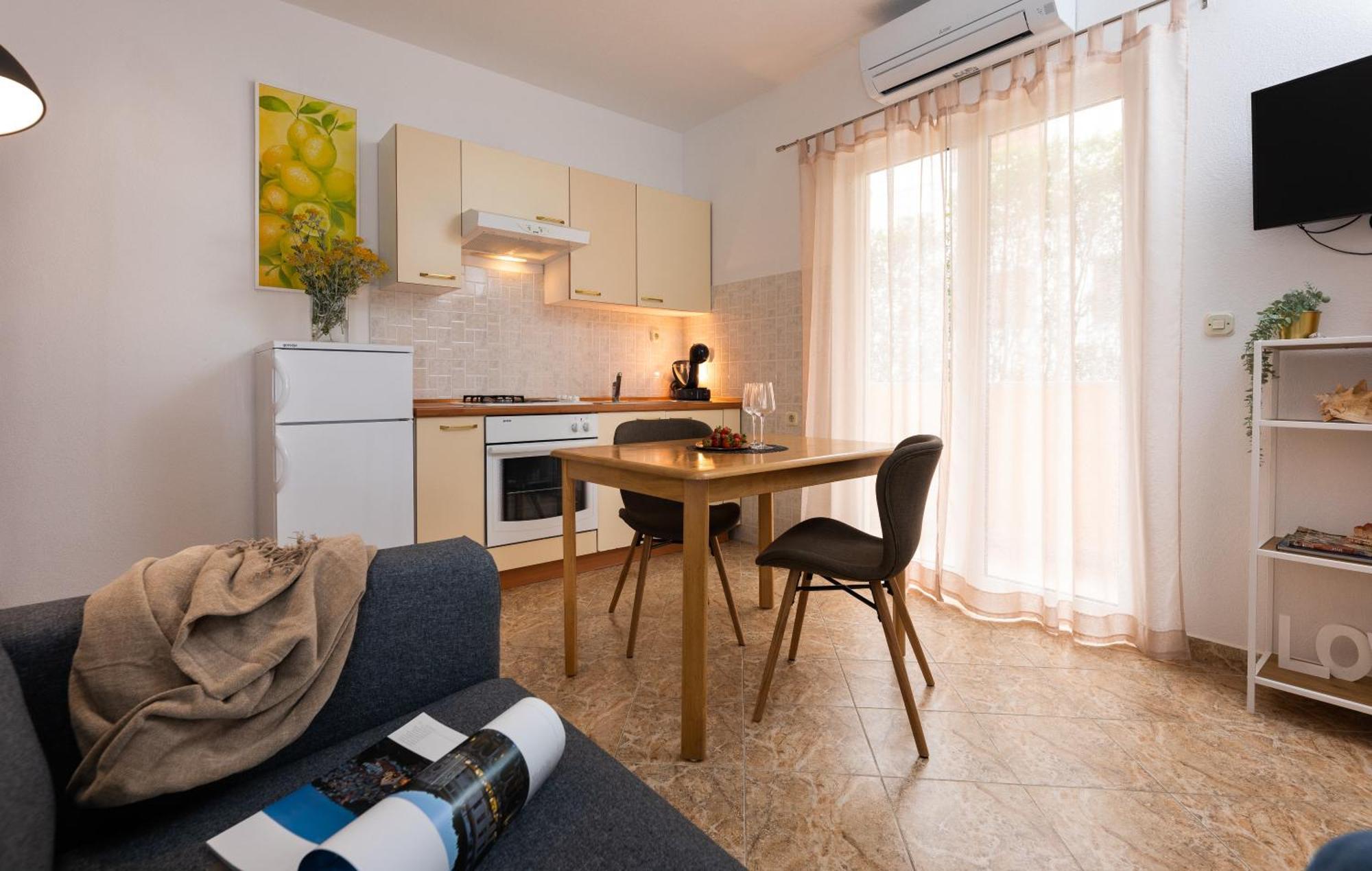Apartments Sunny Elza Хвар Екстериор снимка