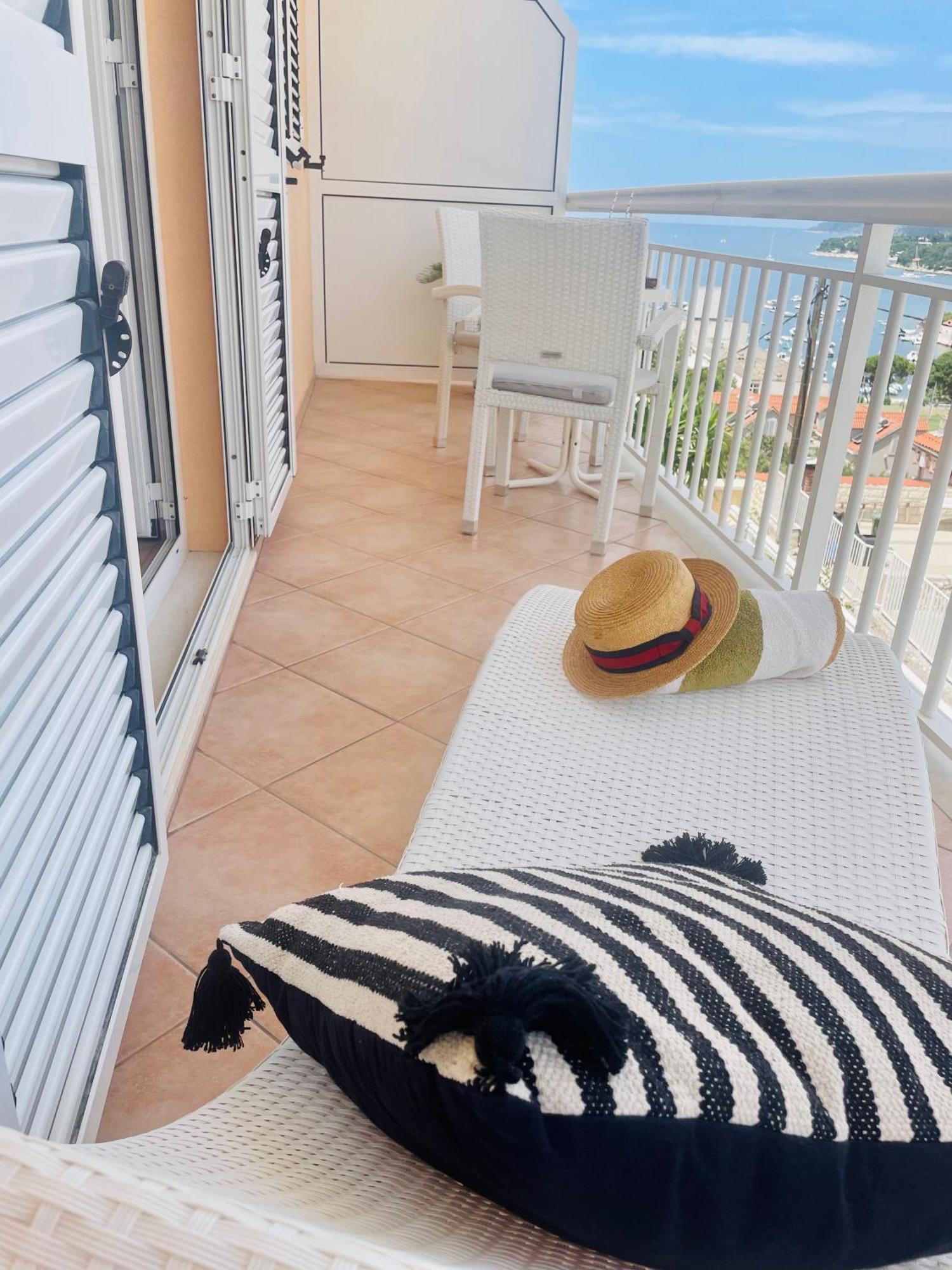 Apartments Sunny Elza Хвар Екстериор снимка