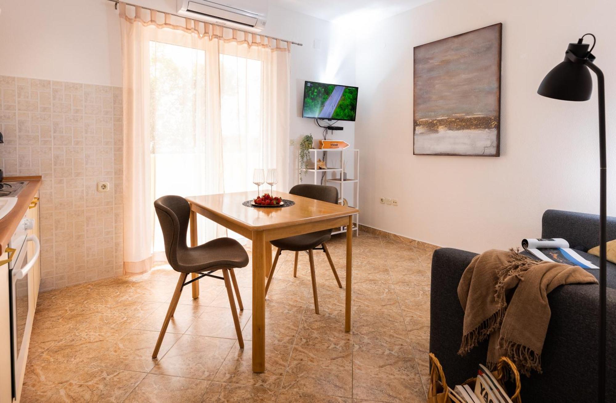 Apartments Sunny Elza Хвар Екстериор снимка