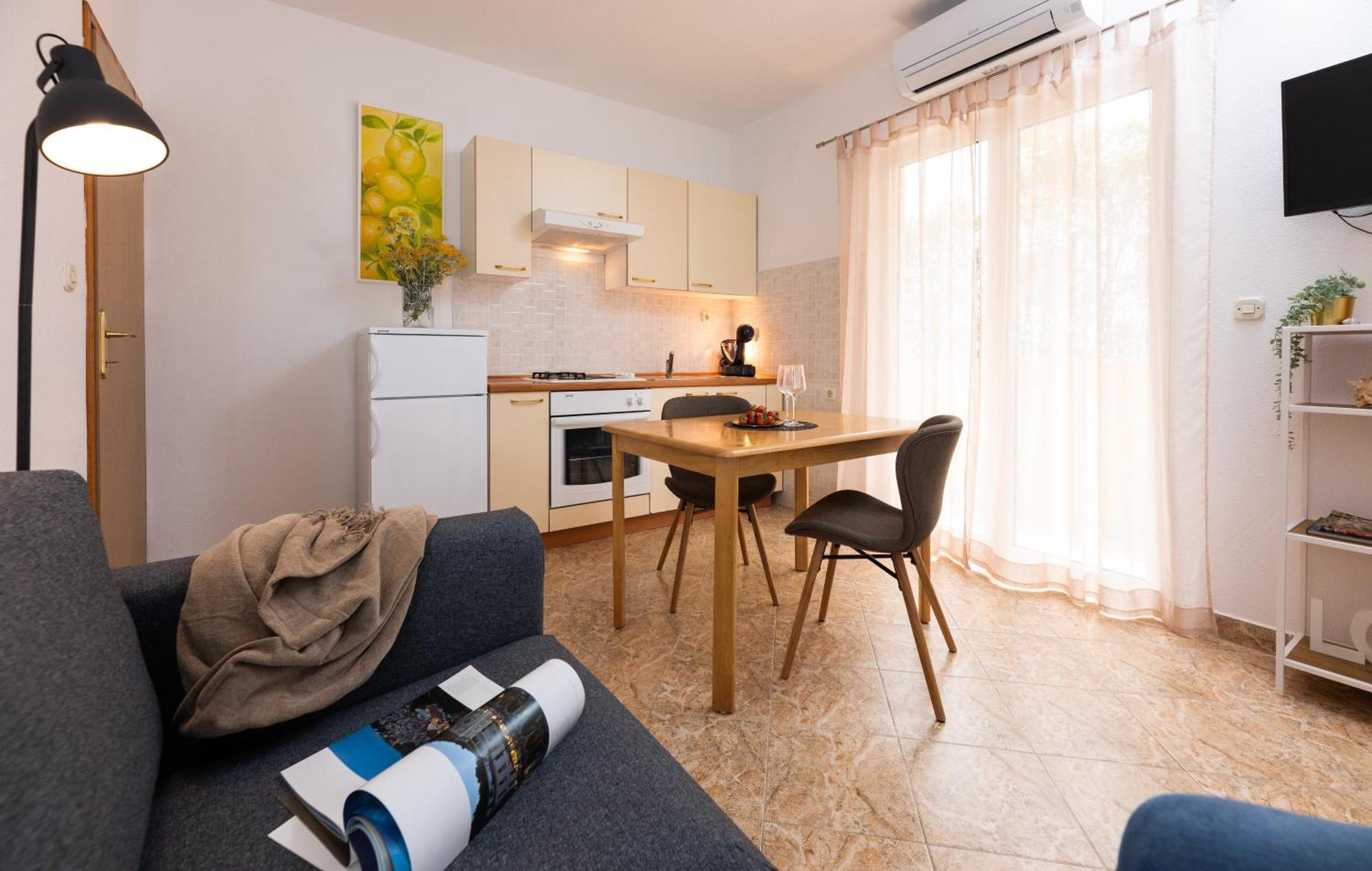 Apartments Sunny Elza Хвар Екстериор снимка