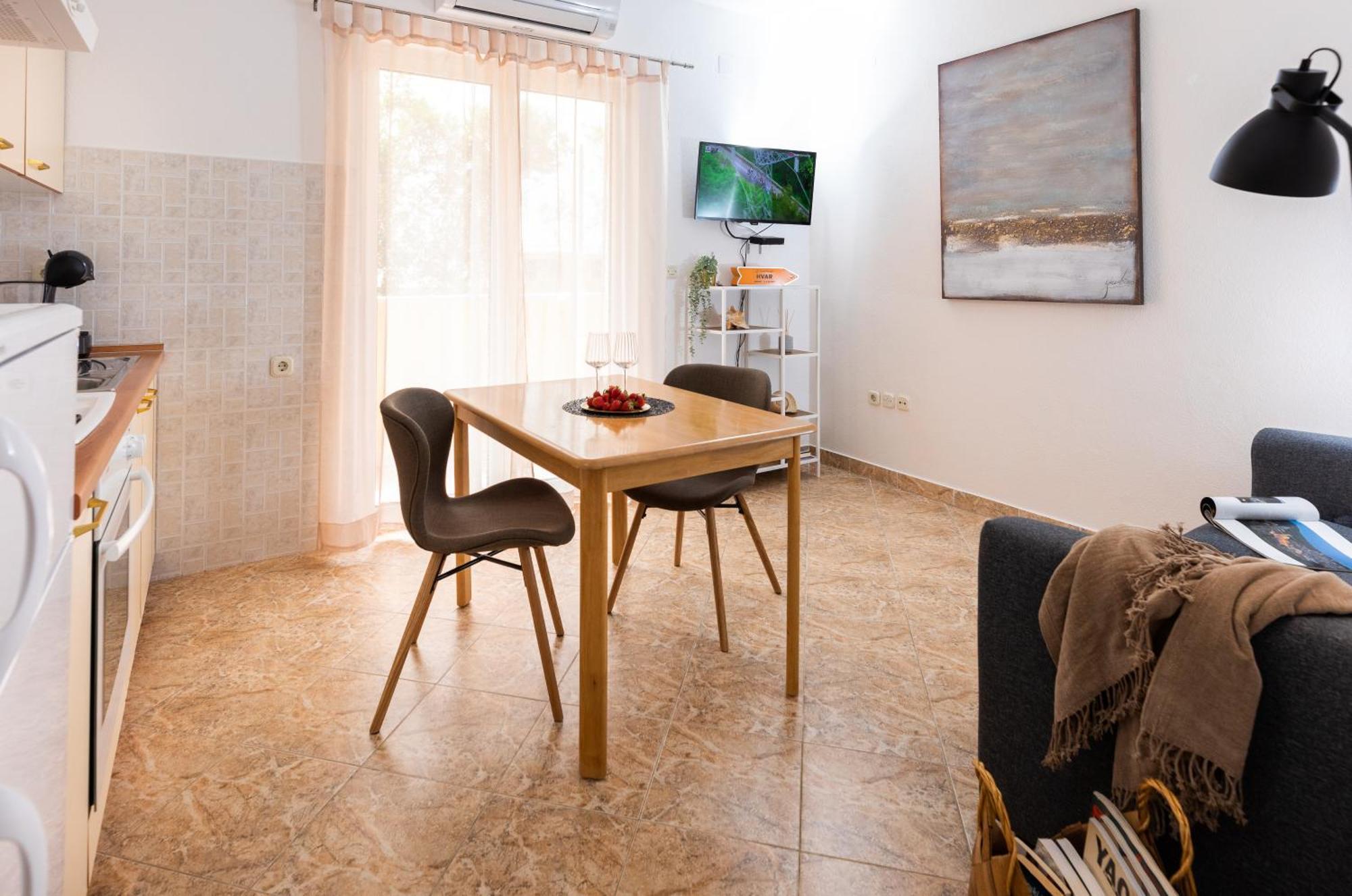 Apartments Sunny Elza Хвар Екстериор снимка