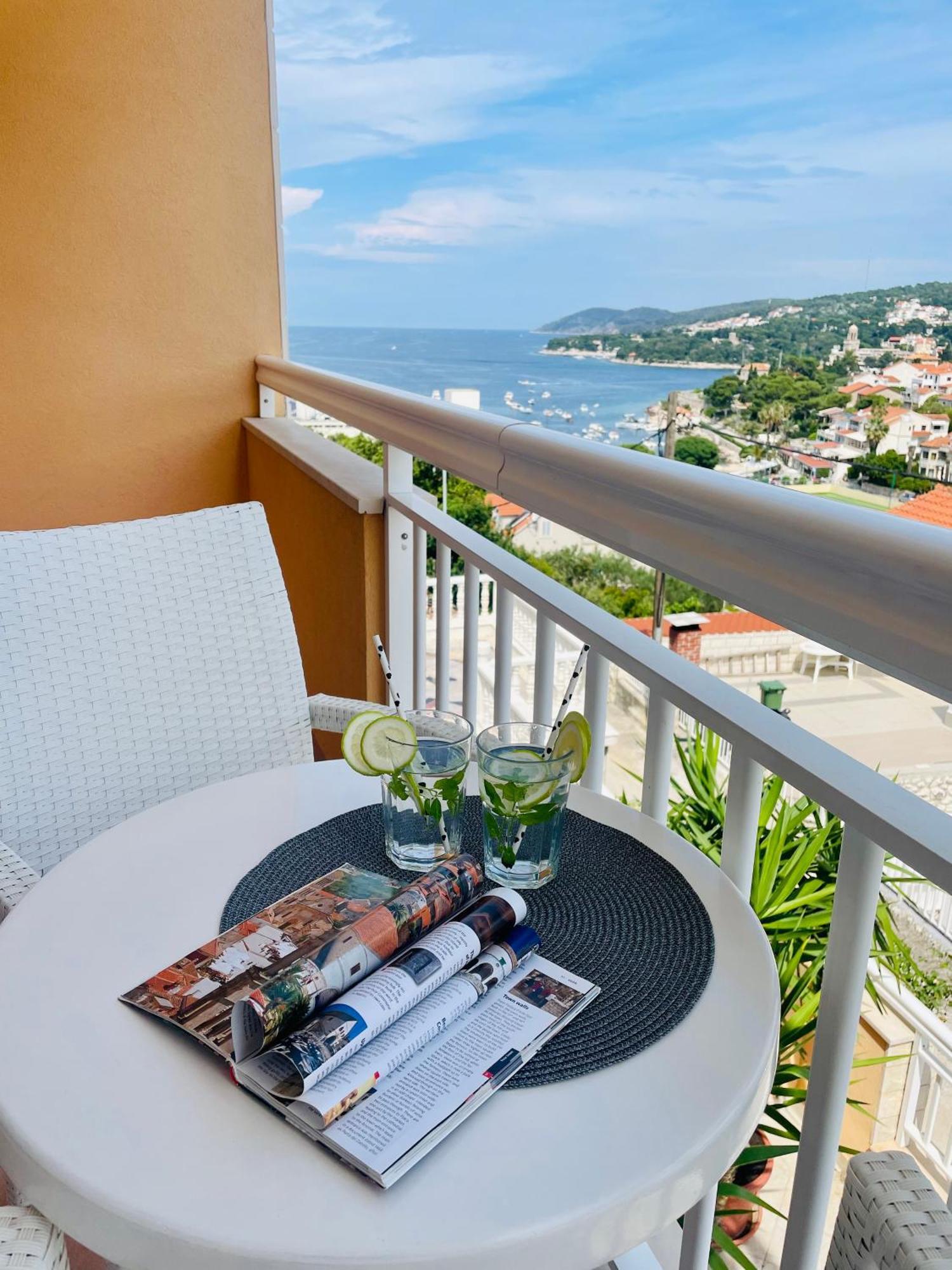 Apartments Sunny Elza Хвар Екстериор снимка