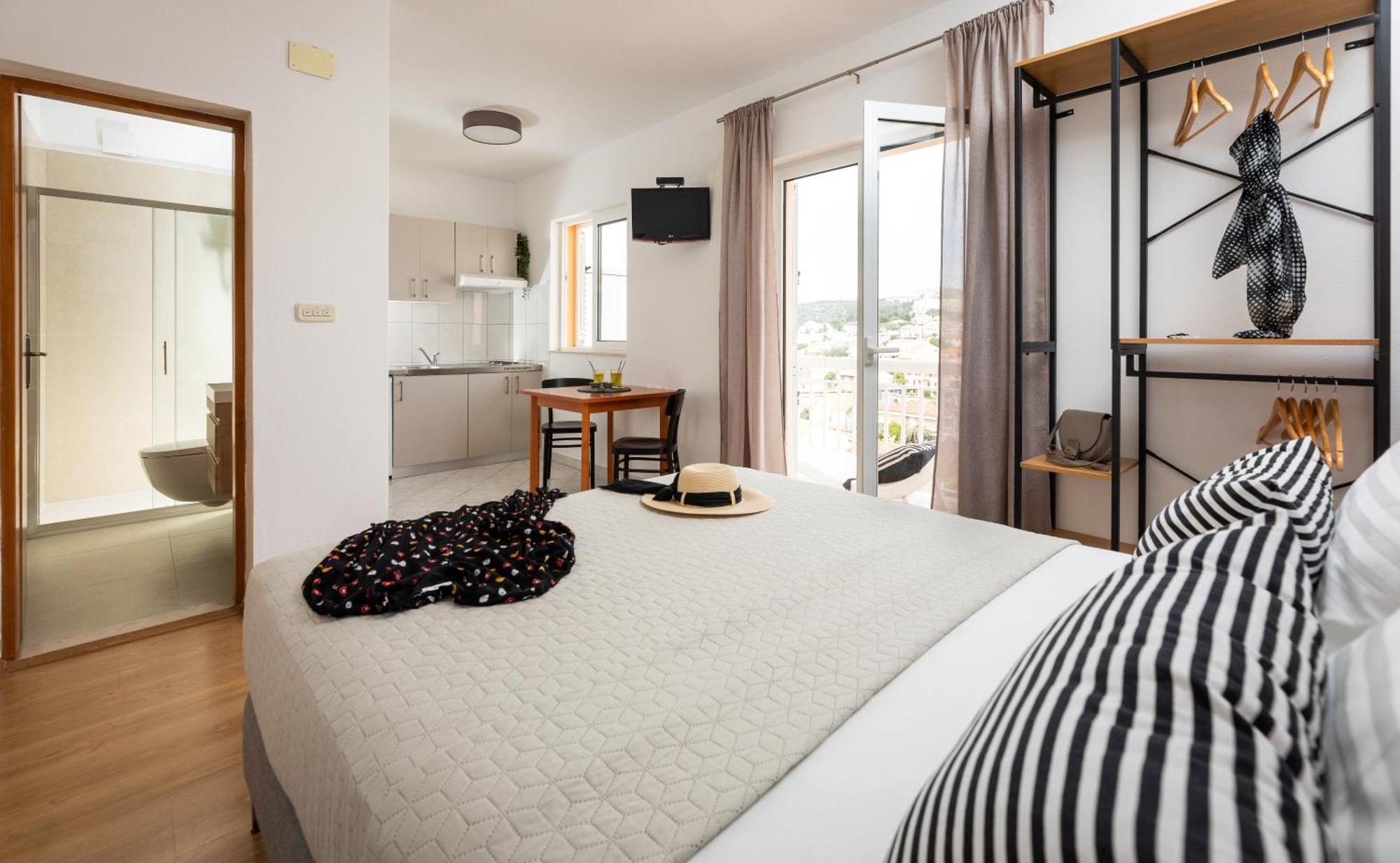 Apartments Sunny Elza Хвар Екстериор снимка