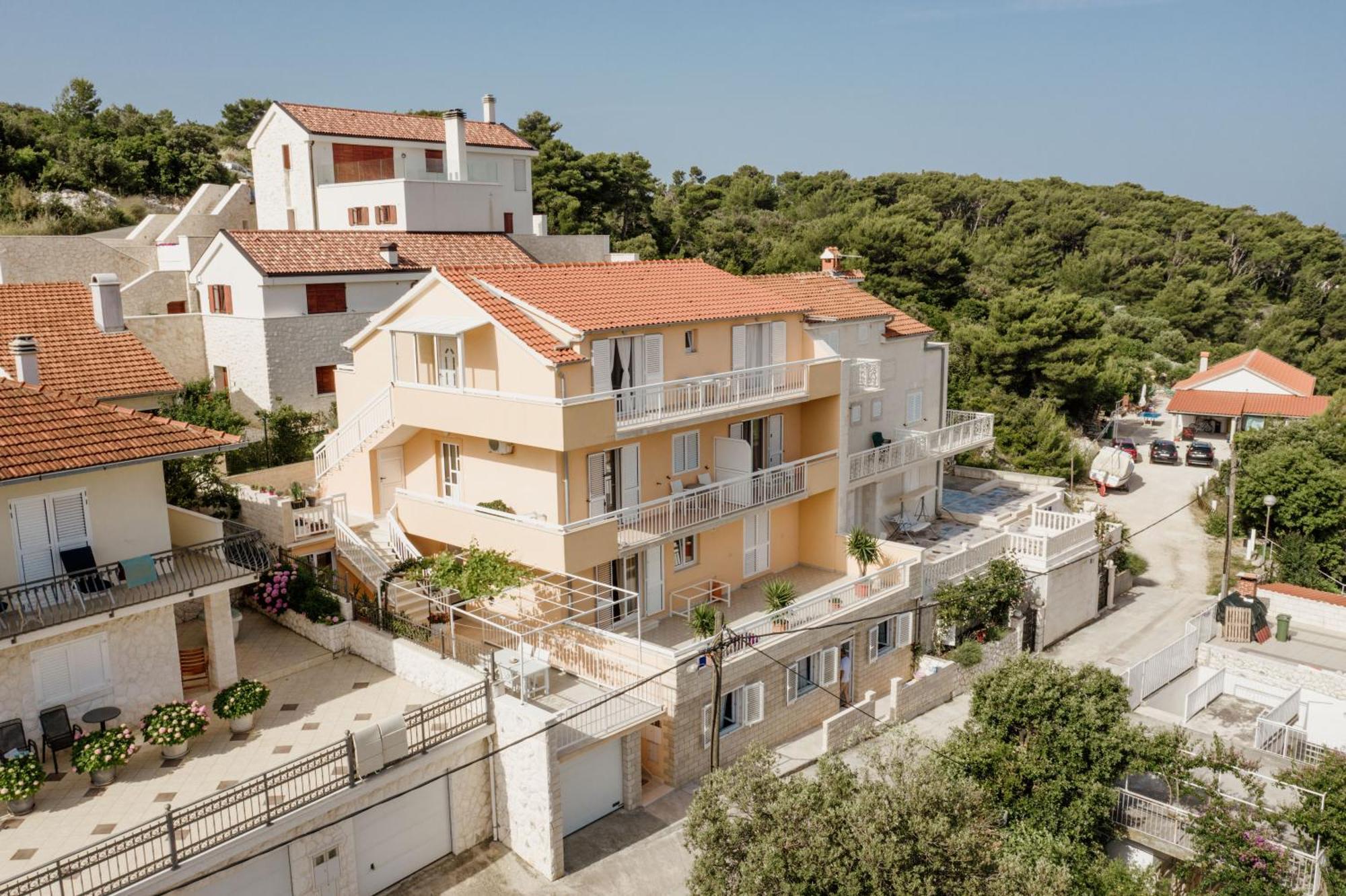 Apartments Sunny Elza Хвар Екстериор снимка
