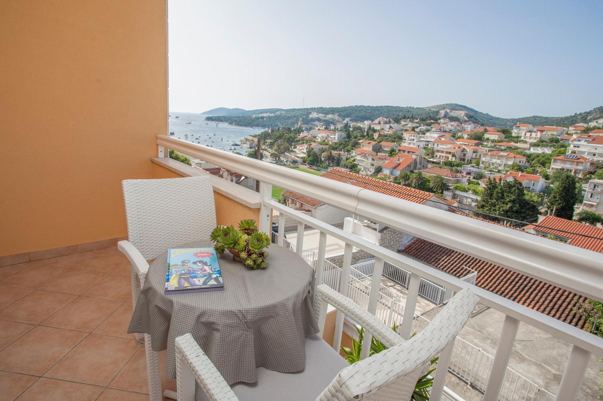 Apartments Sunny Elza Хвар Стая снимка