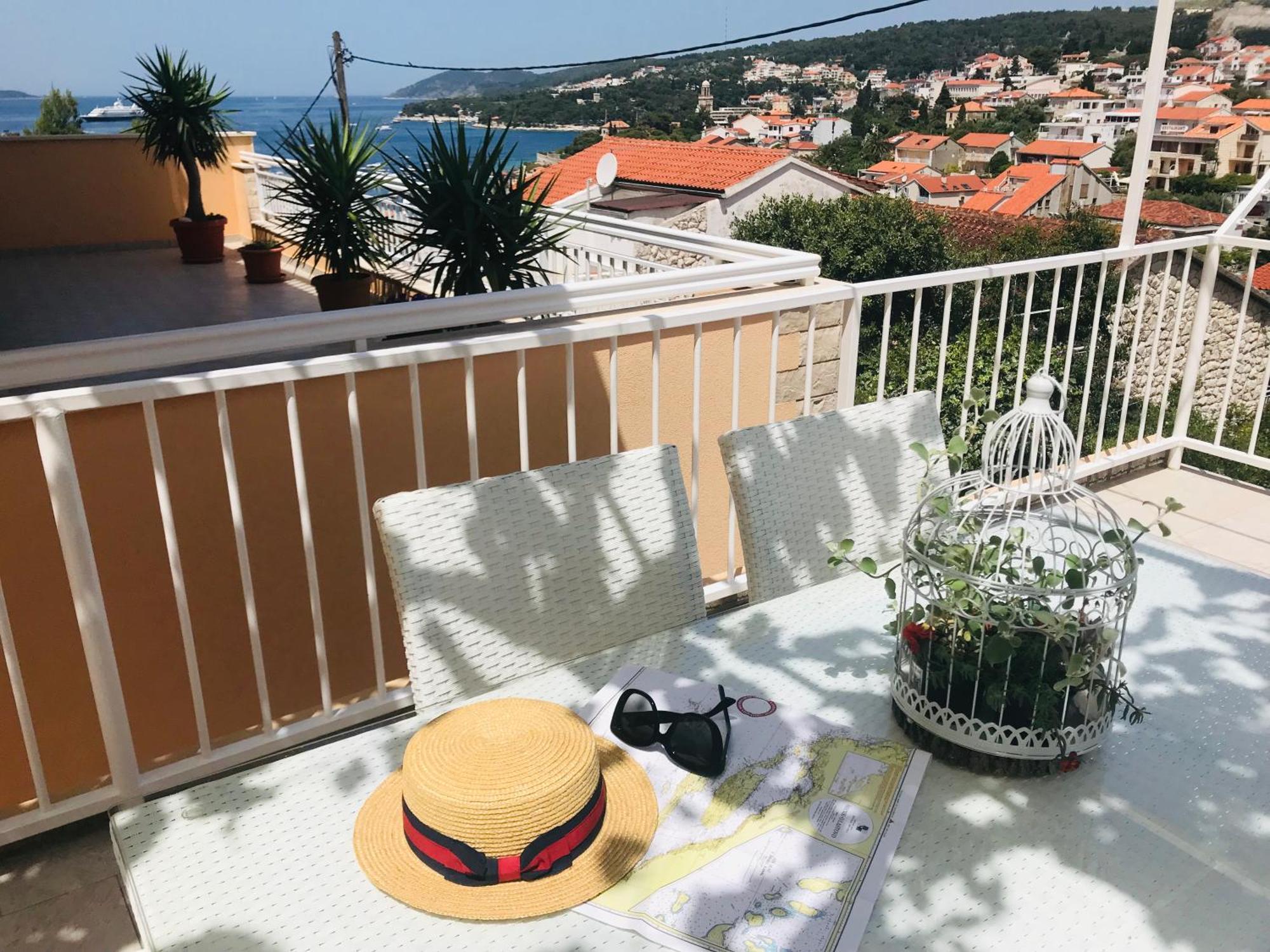 Apartments Sunny Elza Хвар Екстериор снимка